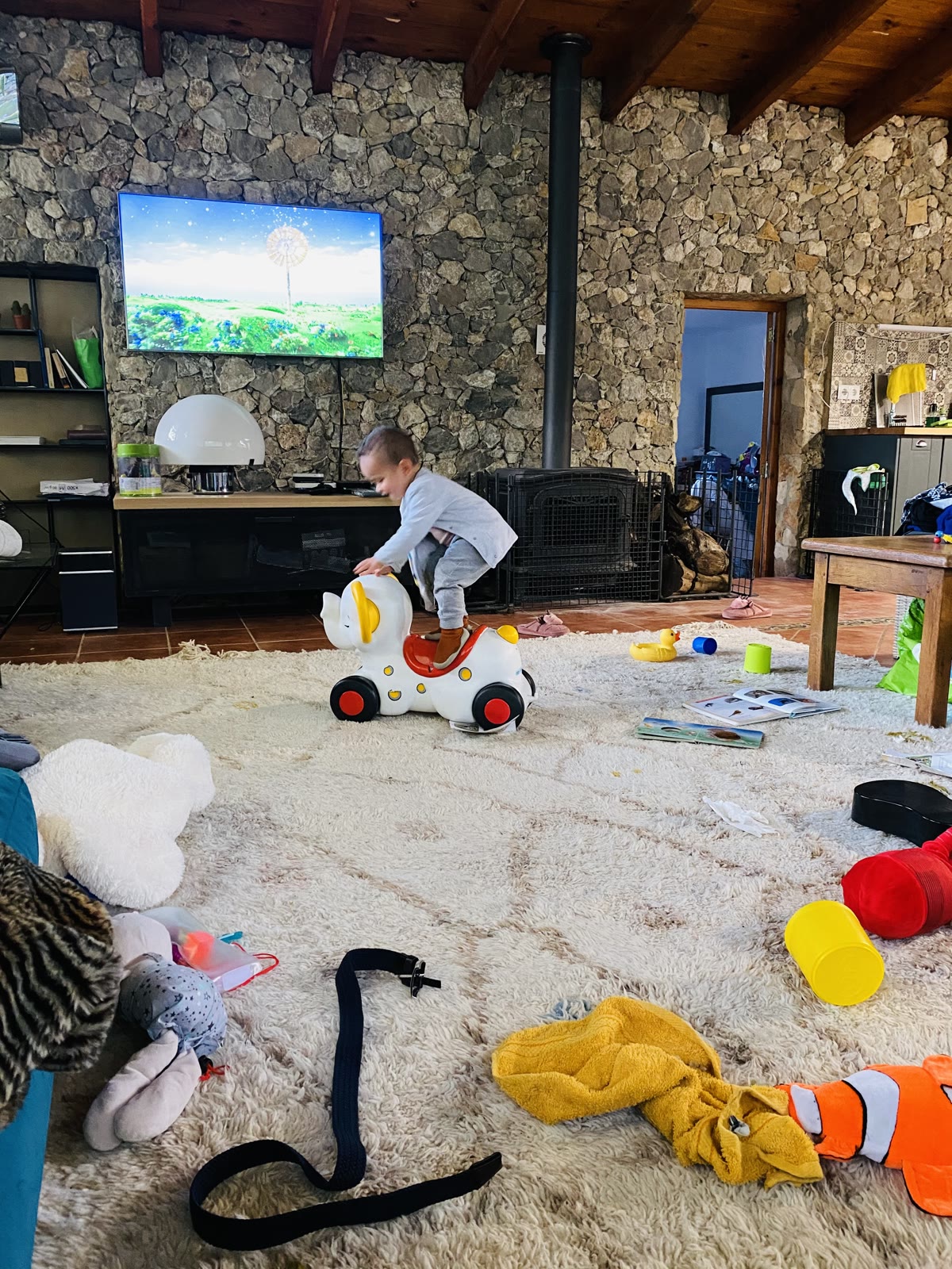 Child playing on a Nestaground rug in a family living room